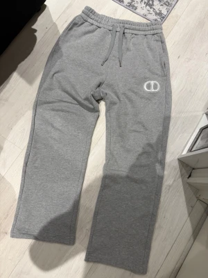 CD gray baggy sweatpants - Size M, true to size. Very comfortable and perfect fit.