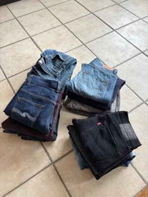 Jeans - 15 par jeans laddas upp hos skaghresell, in och kika! Bland annat helt nya Nudie, slevdegde jeans och Levis 511! 