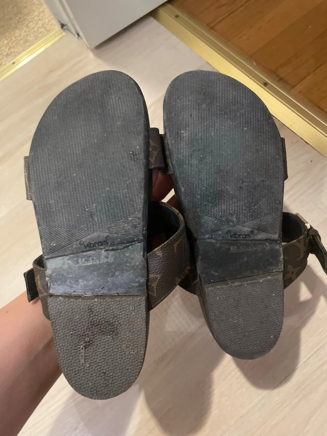sandaler med monogram - 2