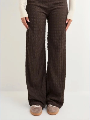 Bruna lågmidjade byxor  - Nellys bruna byxor med snygg passform. Lågmidjade med luftigt material, passar perfekt för vilken outfit som helst!🤎Priset går att diskuteras vid snabb affär! Nypris: 349kr
