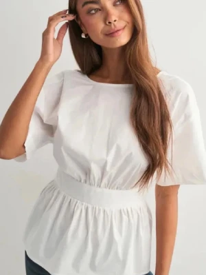 Superfin vit blus med öppen rygg - Ny utan prislapp, aldrig använd!!🥰