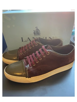 Lanvin sneakers  - Hej säljer dessa lanvins i storlek 9 som passar 43-44. Hör av dig vid fler frågor eller bilder