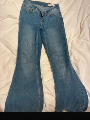 Low waist bootcut jeans  - Low waist bootcut jeans från vero moda, använda fåtal gånger men har ingen deffekt 
