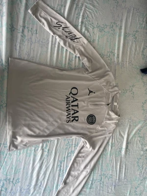 Tracksuit - Reps. För mer info eller bilder så är det bara att skriva och priset kan diskuteras. Passar bättre på folk som har storlek M.