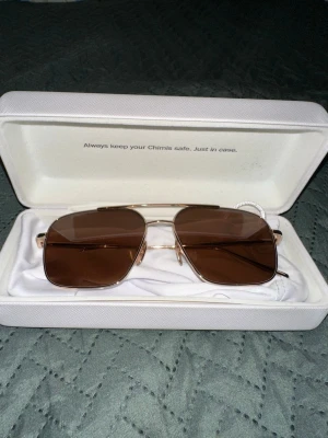 CHIMI Aviator solglasögon med fodral - Jätte fina solglasögon  Felfria och oskadade  Begie och brun
