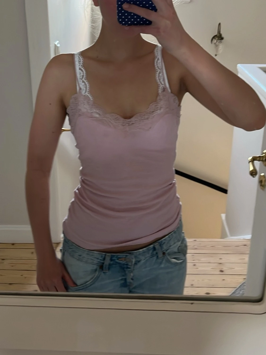 Ljusrosa topp med spets