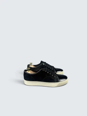Lanvin DBB1 Cap Toe Sneaker - Skick: 7,5/10, bra skick. | Ingår: Skor, box, dustbags och extrasnöre. | Nypris: +- 5200 SEK. | Storleken är UK5.