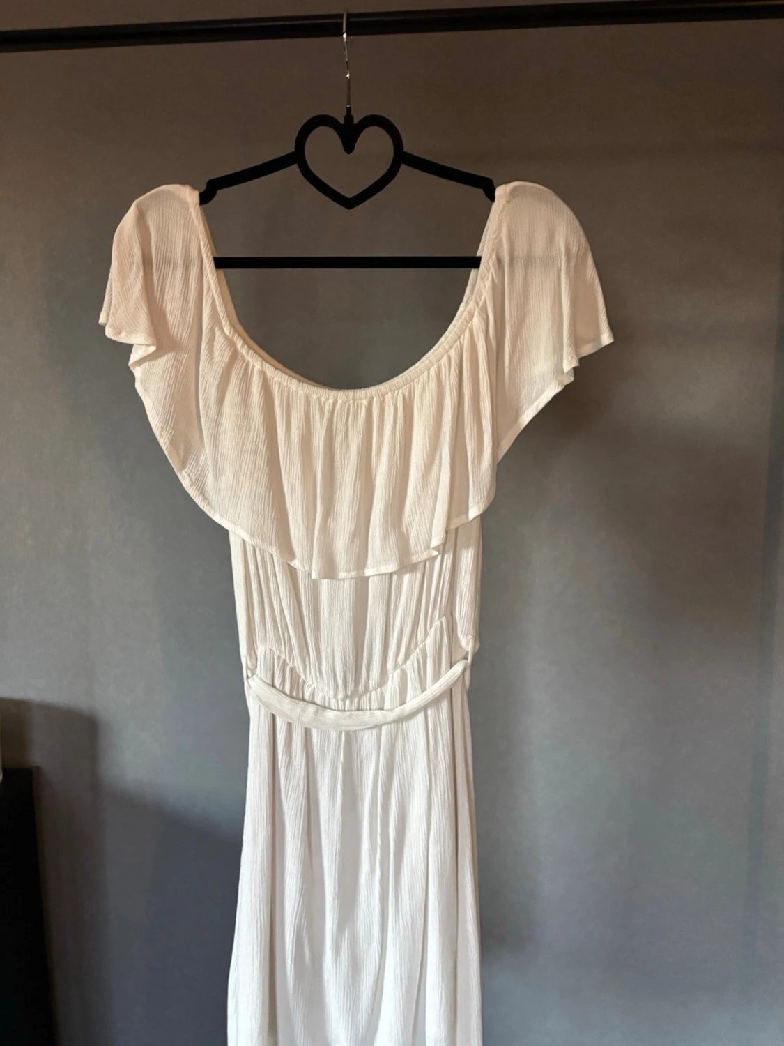 Vit off shoulder klänning med volang - 2