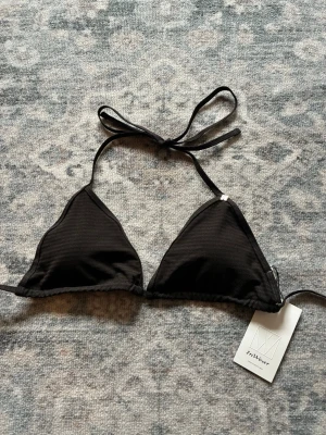 Bikini - Bikini top, lappar kvar, helt ny. Köpt för 450 kr