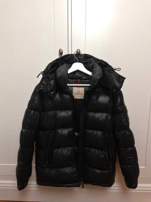 Moncler jacka - äkta! - Äkta Moncler jacka i modell Maire. Kvitto finns. Fint skick!