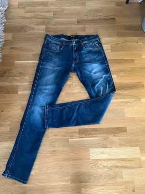 Replay Anbass  - Snygga och fräscha. Knappt använda! Nypris: 2100kr. Mitt pris: 450kr. Skriv för mått eller bilder