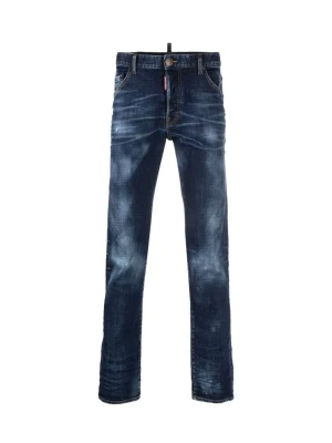 Mörkblå Dsquared2 jeans med patch - Säljer ett par mörkblå jeans från Dsquared2 med slitna detaljer och en stor kanadensisk flaggpatch på bakfickan. Jag har gått ner i vikt därför säljer jag dom. Nypris ca 6937kr. Kan tänka mig att gå ner i pris.