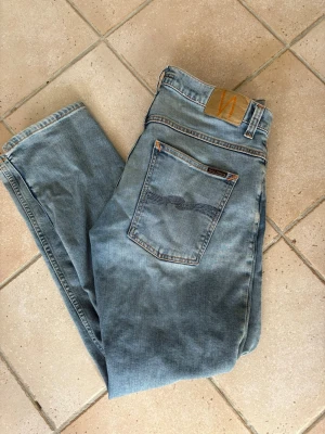 Nudie jeans Grim Tim - Nudie jeans| modell Grim Tim| 30/34| 399kr| perfekt inför våren!
