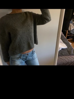 Grå stickad tröja - Super fin grå stickad tröja från Cubus i storlek XS. Väldigt enkel och as fin färg!🩷