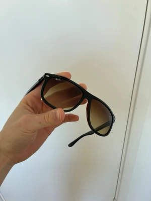 Ray-ban Boyfriend - 10/10 skick. Knappt använda. Brun/svart färg.
