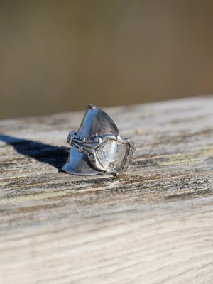 Unik silverring i vintagestil - Handgjord ring av sked i nysilver. Ca 19 mm i diameter.