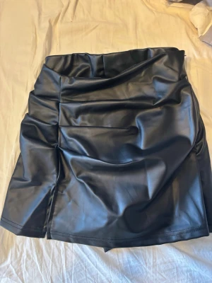 Svarta shorts  - Svarta shorts, endast använda vid ett tillfälle 🩷🌸 ▪️ TikTok: Ginise ✨  