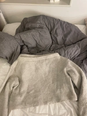 Off shoulder tröja från hm - En off shoulder tröja 