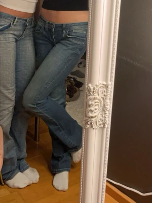 Lågmidjade bootcut jeans  - Ltb jeans i modellen valerie i storlek W24 L32