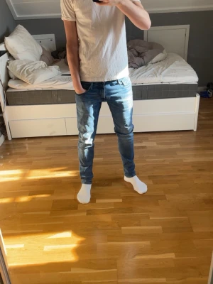 Replay Anbass jeans  - Replay Anbass jeans, sjukt snygga i en blå färg som sitter slimfit! Storlek 30-32, skriv vid frågor! 