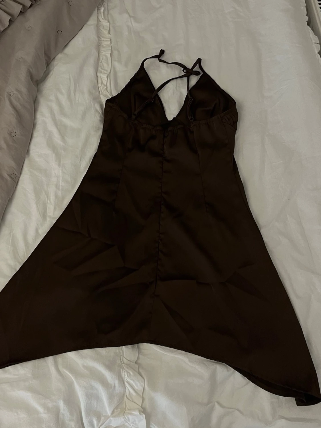 Brun kort klänning med smala band - 1