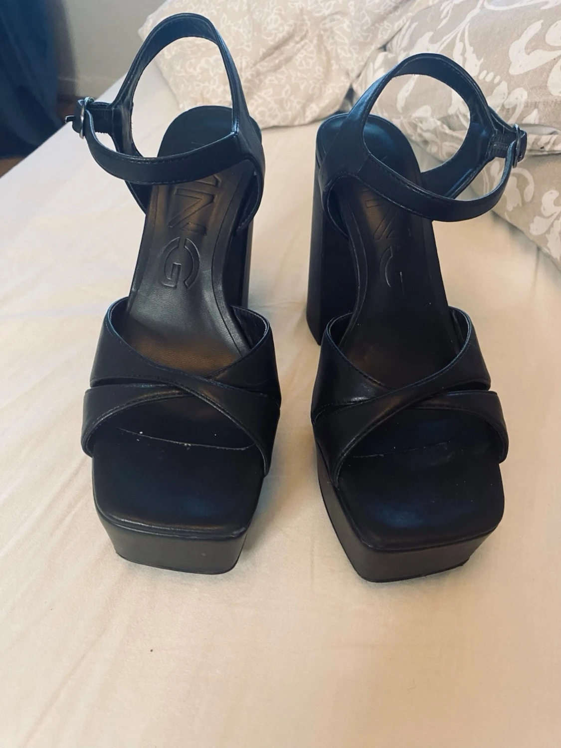 Svarta platåpumps med blockklack - 1