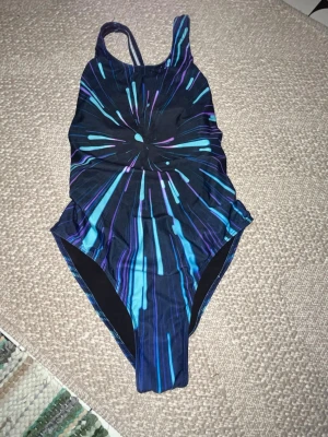 Baddräkt Lane4 - Sparsamt använd, säljer då den är för liten. Fint skick, inga defekter 💕