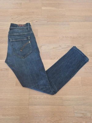 Dondup jeans - George|Blå|W29|Aldrig använd|Inga defekter|Jeans till sommaren|Om du har några frågor eller funderingar kring jeansen är det bara skriva till mig😁|Obs skickar oftast inom 1-2 dagar!|