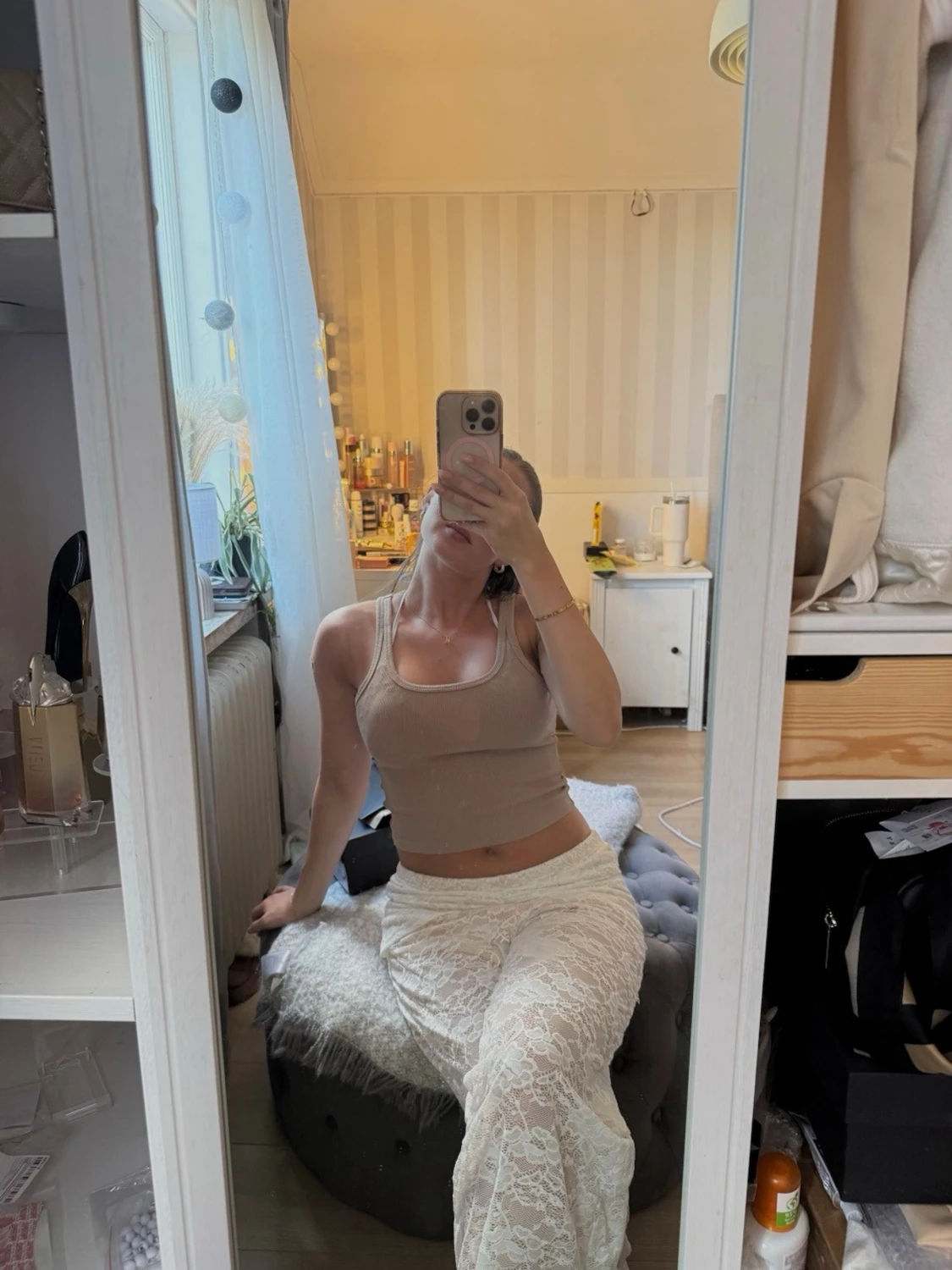 Beige ribbad linnetopp