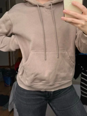 Beige hoodie - Beige hoodie från H&M, inte använd så många gånger. Super skön. 