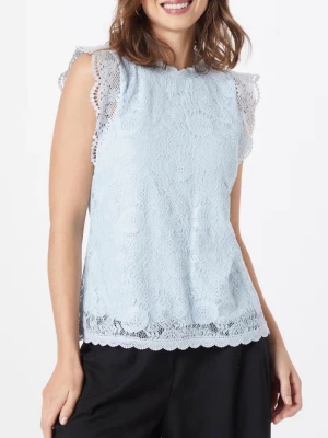 Pcolline Pieces lace top - Supersöt ljusblå spetsblus från Pieces med vackra spetsdetaljer och mönstrad struktur. Ärmlös modell med volangkant vid axlarna och rund halsringning. Perfekt att styla med jeans eller kjol för en trendig look.