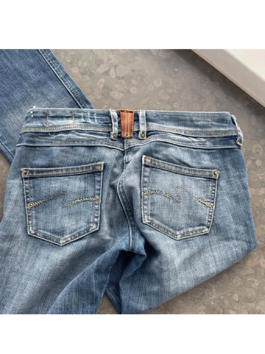 Låtmidjade jeans  - 2