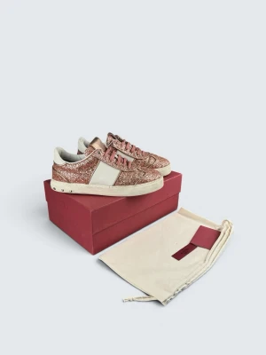 Valentino Flycrew Sneaker - Skick: 8,5/10, inga defekter. | Ingår: Skor, box, dustbags och kort. | Nypris: +- 7000 SEK.