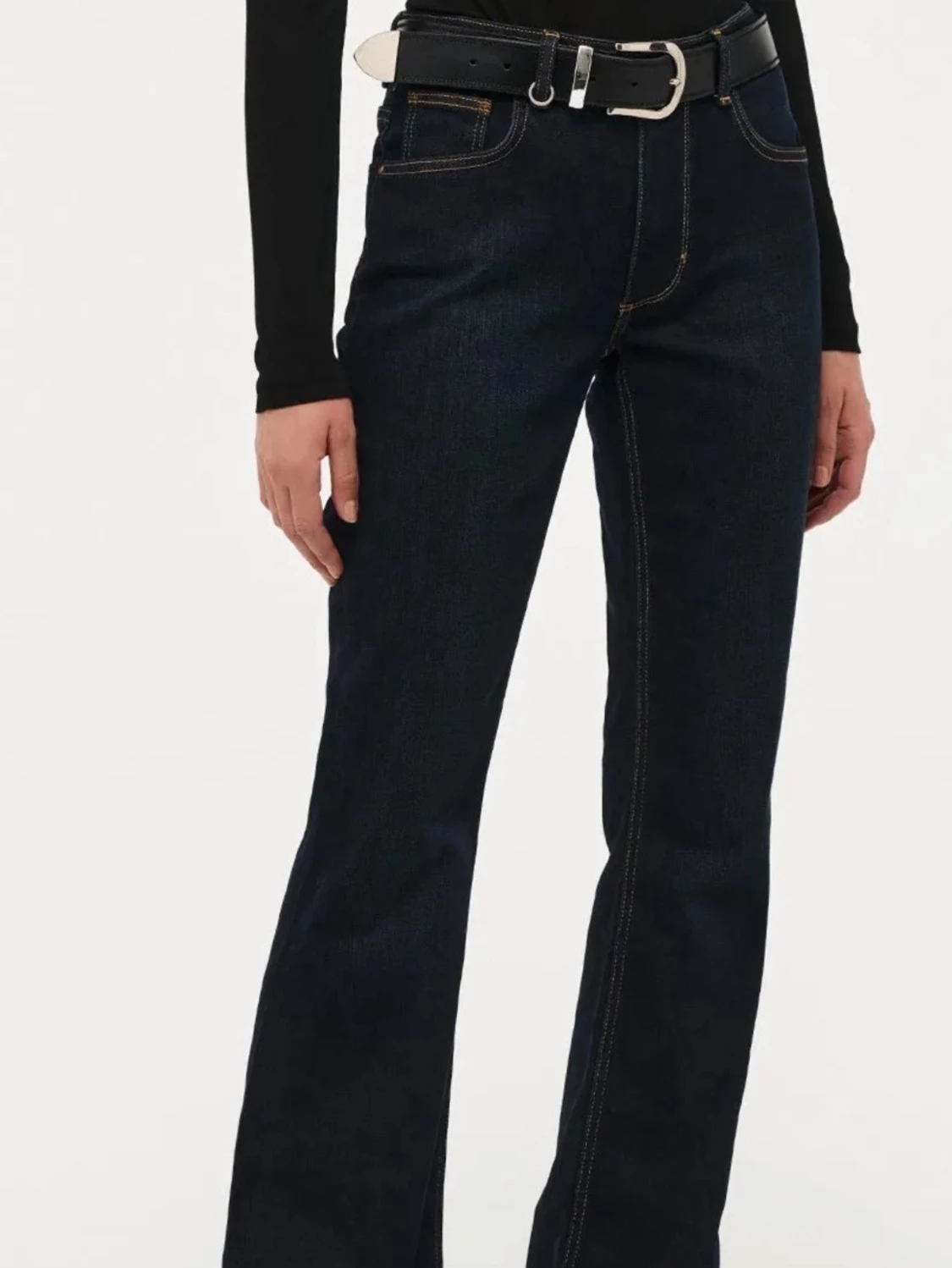 Mörkblå bootcut jeans från NEUW - 2