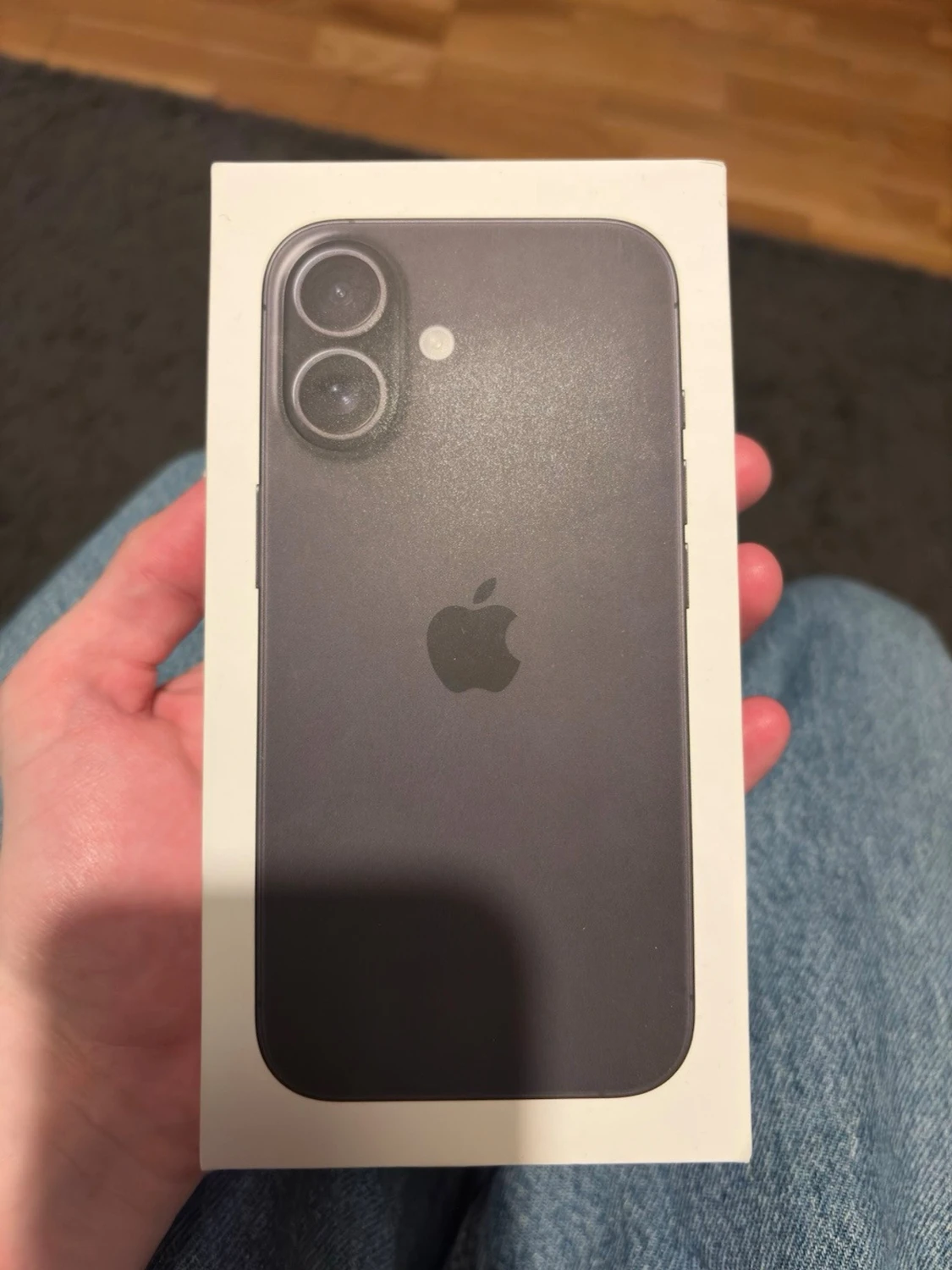 Svart iPhone 16 - 5