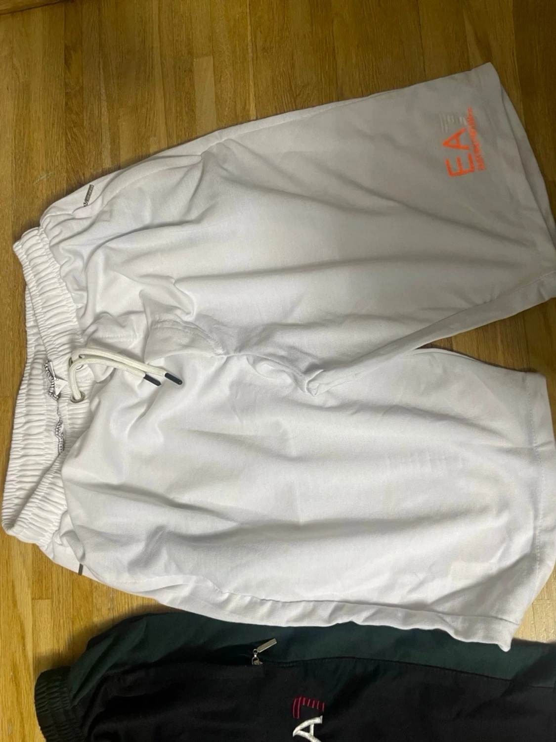 EA7 vita och svarta shorts - 1
