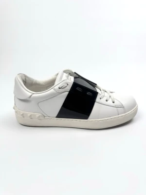 Valentino Open Sneakers - Valentino Garavani Open sneakers. Storlek 40. Skick 9,5/10. Nypris ca 7700kr. 100% autentiska.