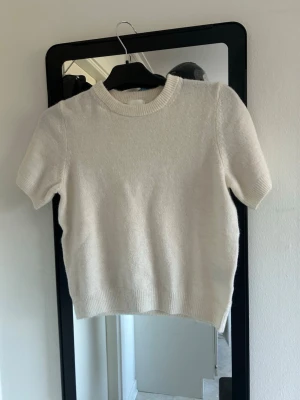 Stickad t-shirt - Stickad T-shirt hm