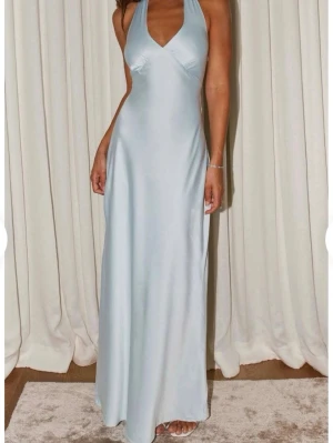 Ljusblå balklänning - peppermayo - Ljusblå balklänning från peppermayo med knytning i ryggen och i storlek xs, endast använd 1 gång. 