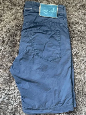 Jacob cohen shorts - Jag säljer just nu dessa skit feta shorts, perfekt till sommaren och skit snygga. Ny pris är runt 1800 och säljer dessa för endast 349👍 skit bra deal som man även kan sälja senare för mer