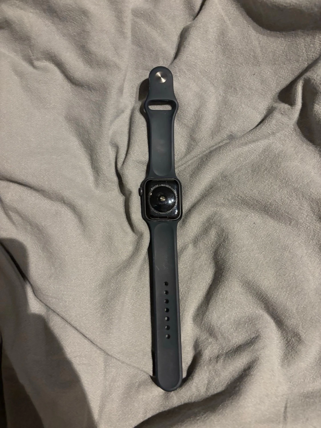 Svart Apple Watch med silikonarmband - 1