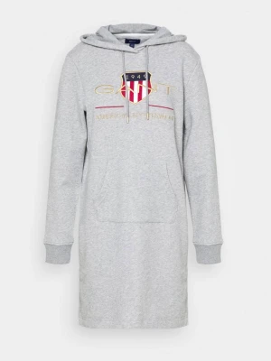 Gant hoodie  - Säljer en stilren hoodie från Gant 🤍 Köpt via Zalando och endast använd i några timmar, så den är i mycket fint skick och ser i princip helt ny ut.  Skön passform och perfekt för både vardag och mysigare outfits. Säljes då den tyvärr inte kommer till använd.  Hör gärna av dig vid frågor eller intresse!