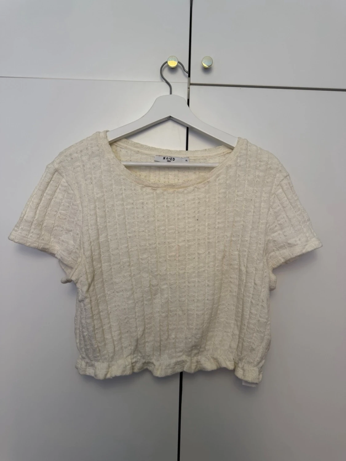 Ribbad croppad topp från NA-KD