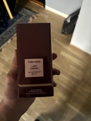 Tom Ford Lost Cherry EdP 100 ml - Säljer denna för att jag fick den som present och har redan en full flaska