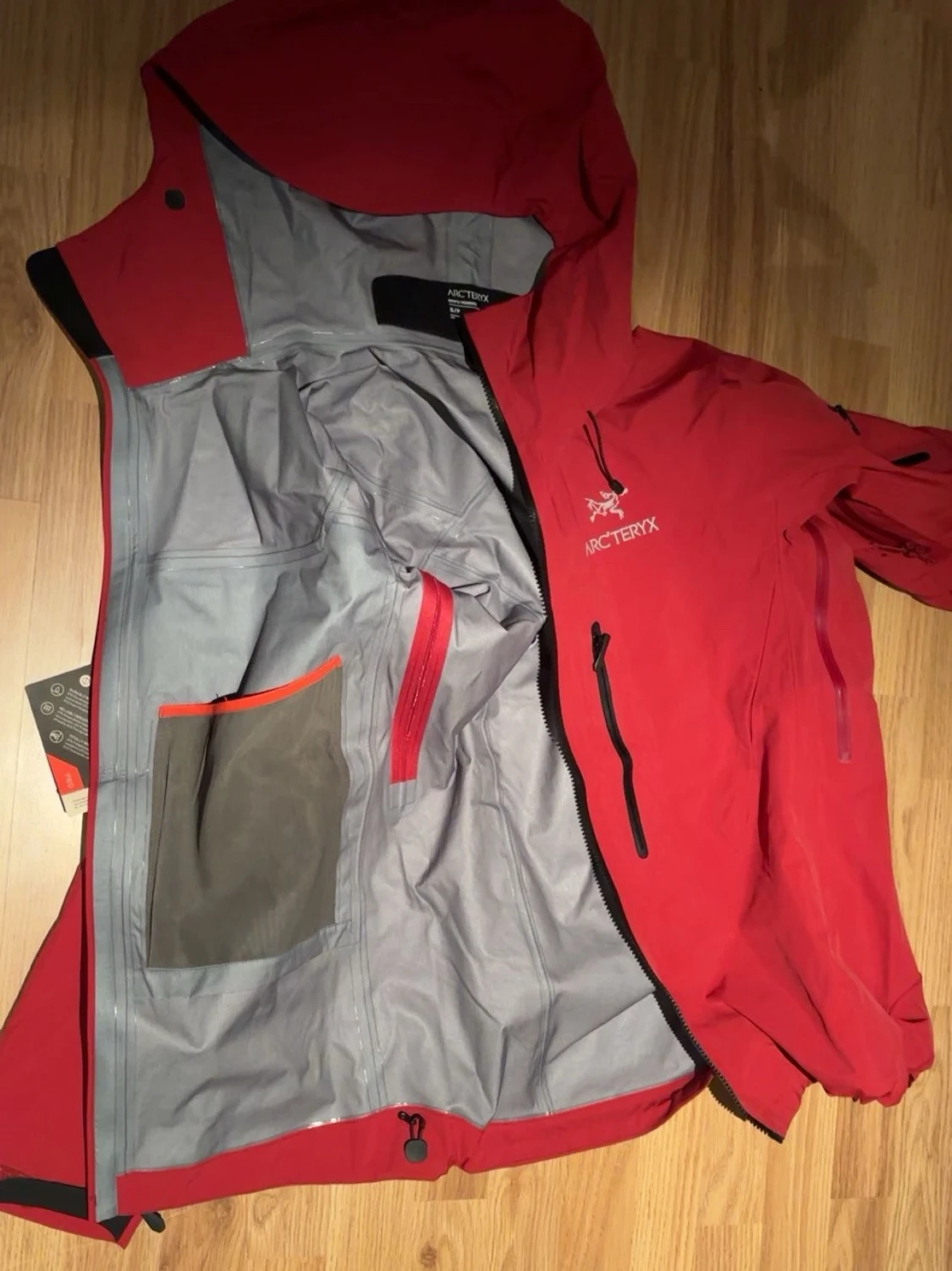 Röd Gore-Tex regnjacka från Arc'teryx - 5