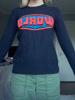 Mörkblå from future cashmere-tröja  - Mörkblå stickad tröja från From Future i 100% cashmere! Storlek xs-s (jag är 163 cm lång)