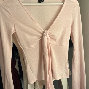 Knyttopp - Knyttopp från Gina tricot, xxs. Inte mycket använd! ✨