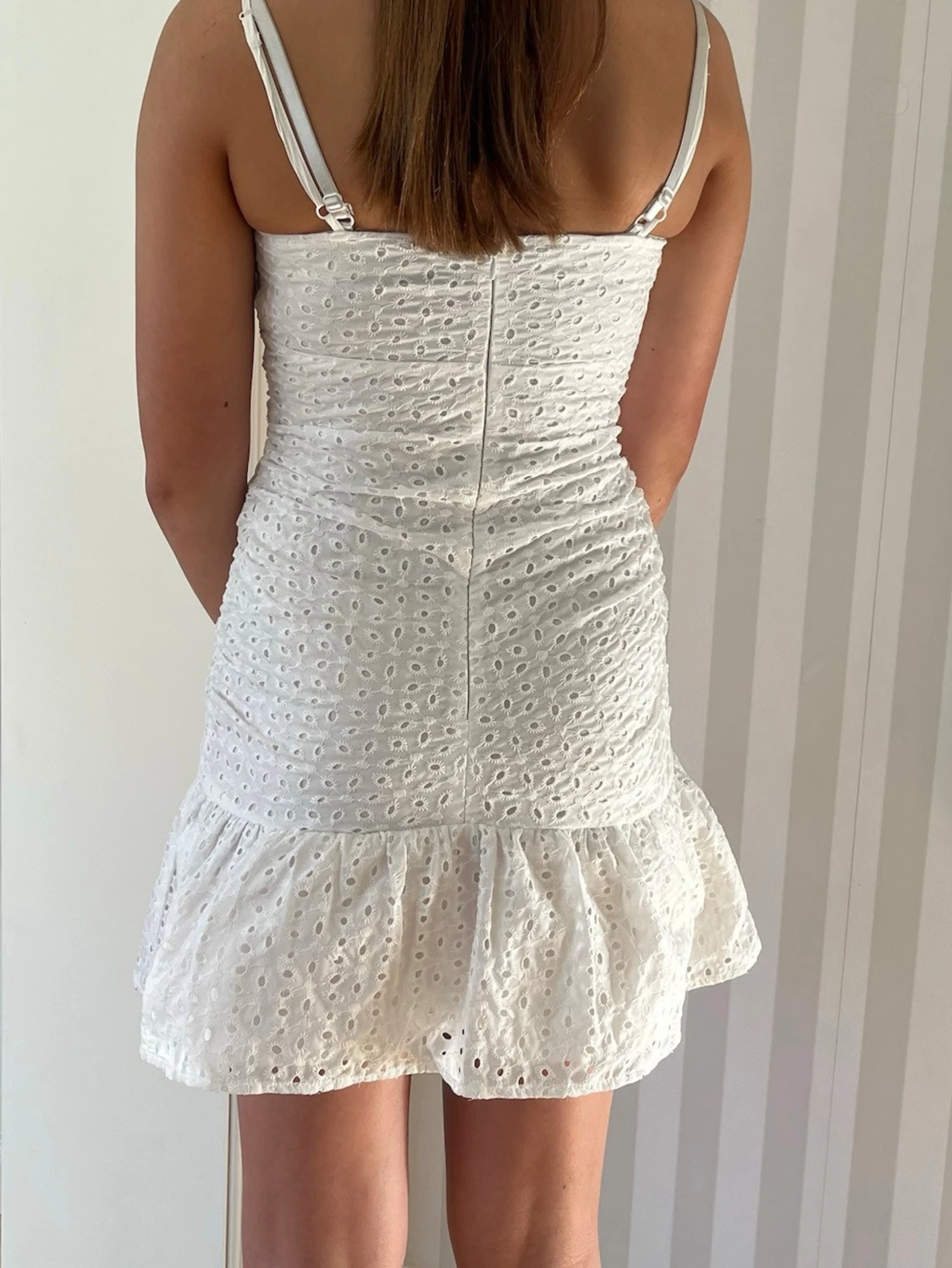 Vit klänning med spets  - 2