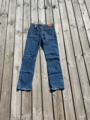 Levi’s 501  - Tjena! Säljer mina Levis jeans som är i toppskick. Modellen är den populära 501 som har en straight/loose passform. Kvitto finns. Skriv ifall du har några funderingar och priset är ej hugget i sten🍾🥂