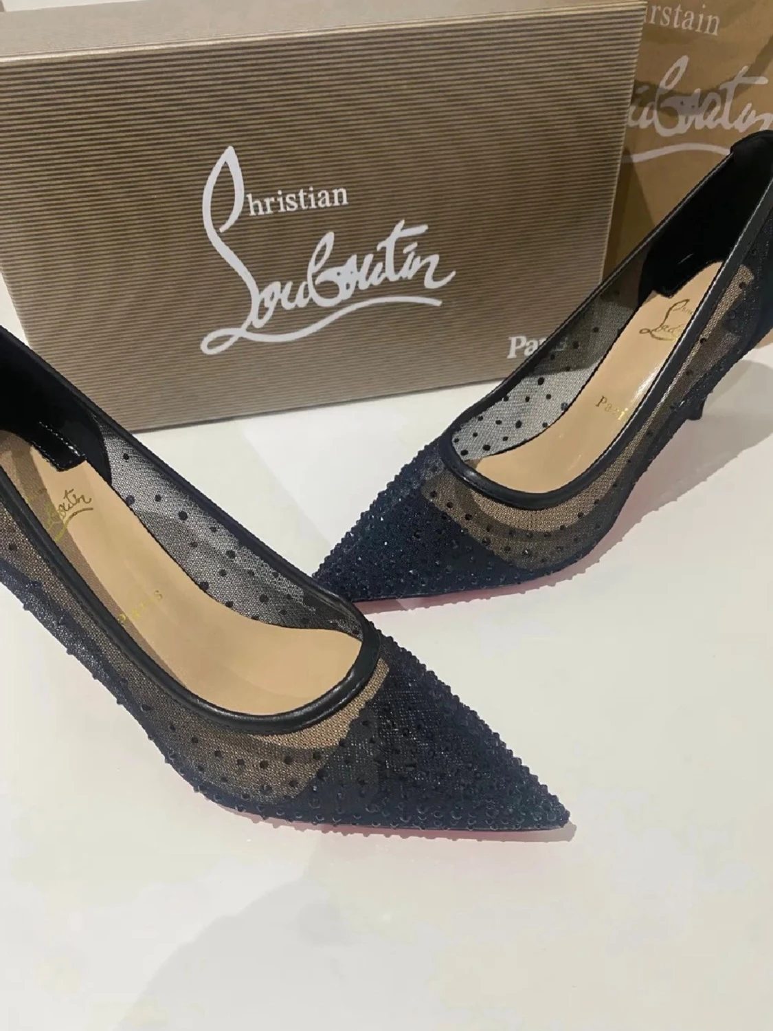Svarta meshpumps från Louboutin - 1